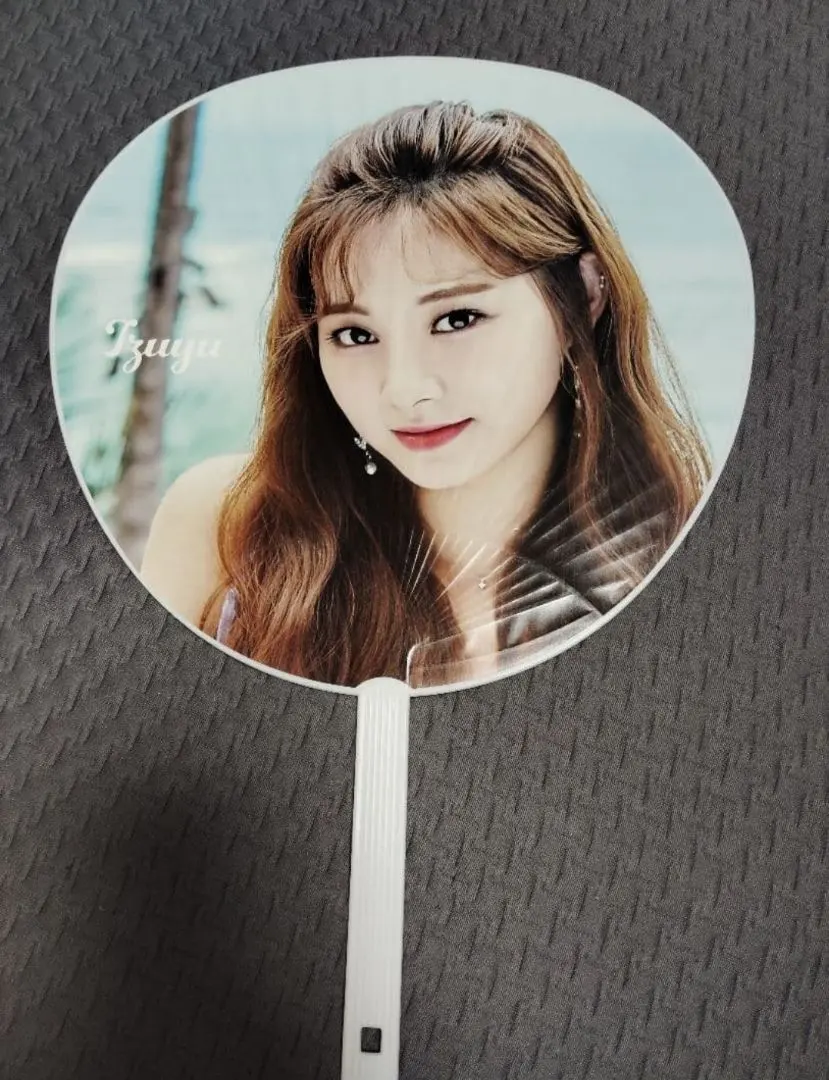 2026年最新】グループ名：TWICE うちわの人気アイテム - メルカリ