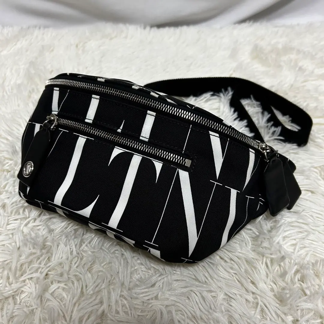 2026年最新】valentinoボディバッグの人気アイテム - メルカリ