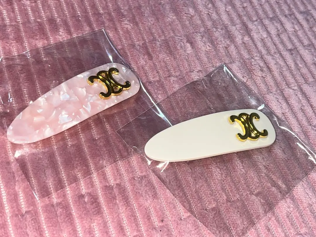 2026年最新】celine ヘアピン ピンクの人気アイテム - メルカリ