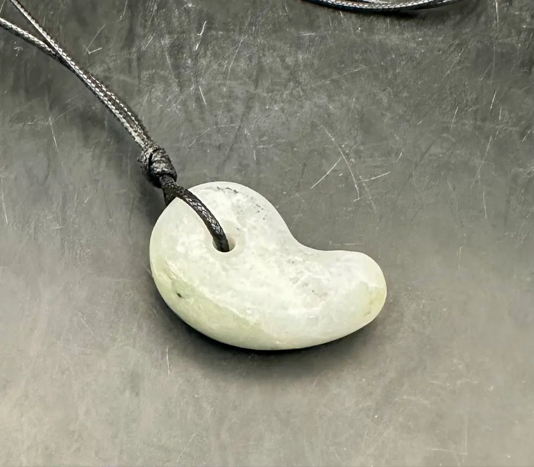 2026年最新】糸魚川翡翠 勾玉 ロウカンの人気アイテム - メルカリ