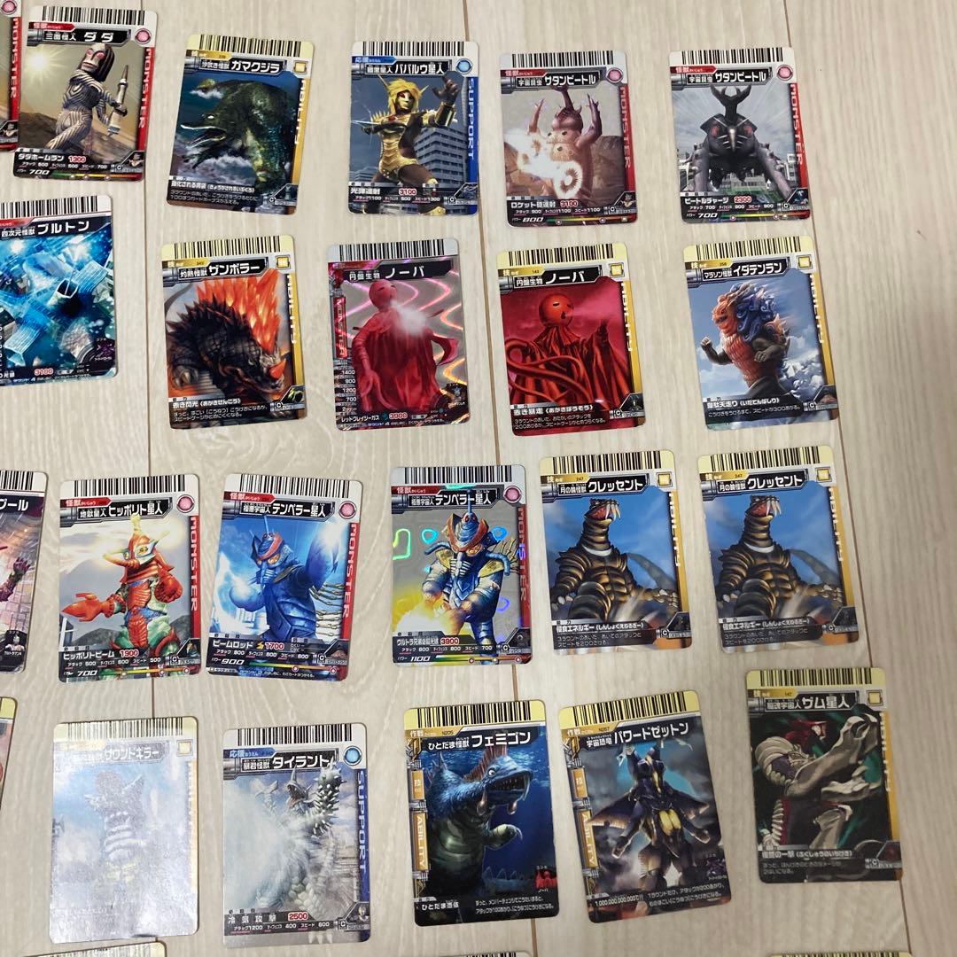 ウルトラマン 大怪獣バトル カード145枚 とケース - メルカリ
