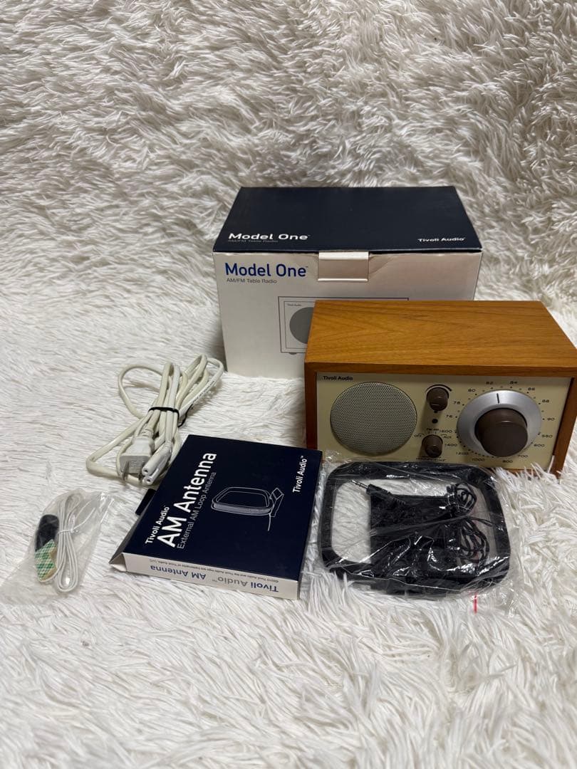 Tivoli audio model one チボリオーディオ　ラジオ　付属品付 Tivoli Audio（チボリ・オーディオ） オーディオ スピーカー チボリ