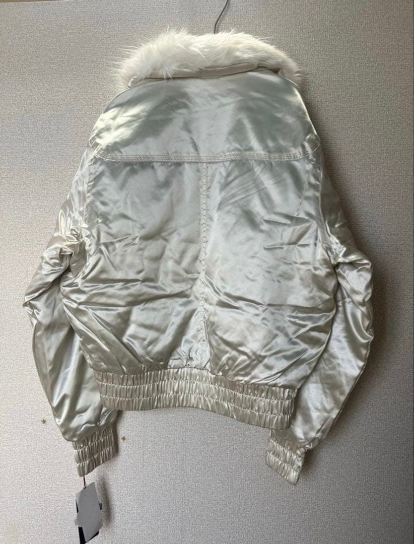 希少】PELLE PELLE ペレペレ サテン スタジャン 1978 白 - メルカリ