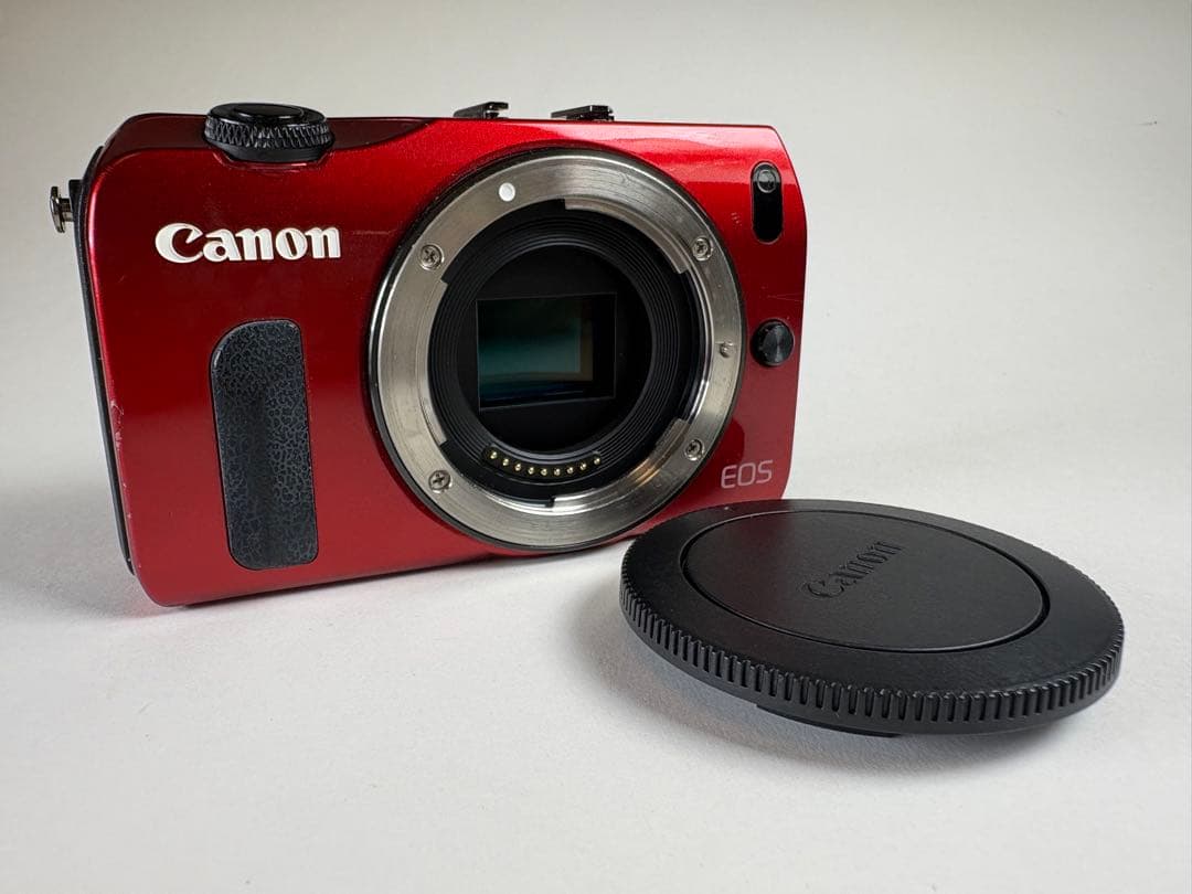 Canon EOS M ミラーレス一眼 ボディ レッド 動作品 液晶保護シート付