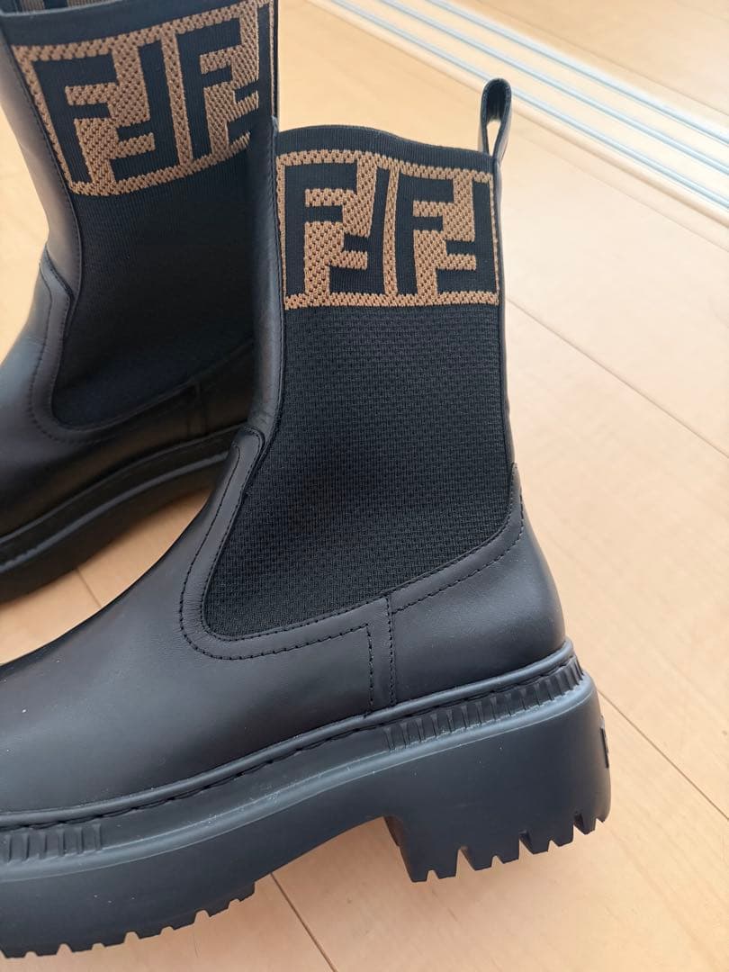 【Fendi】ブラック厚底チェルシーブーツ 23.5cm