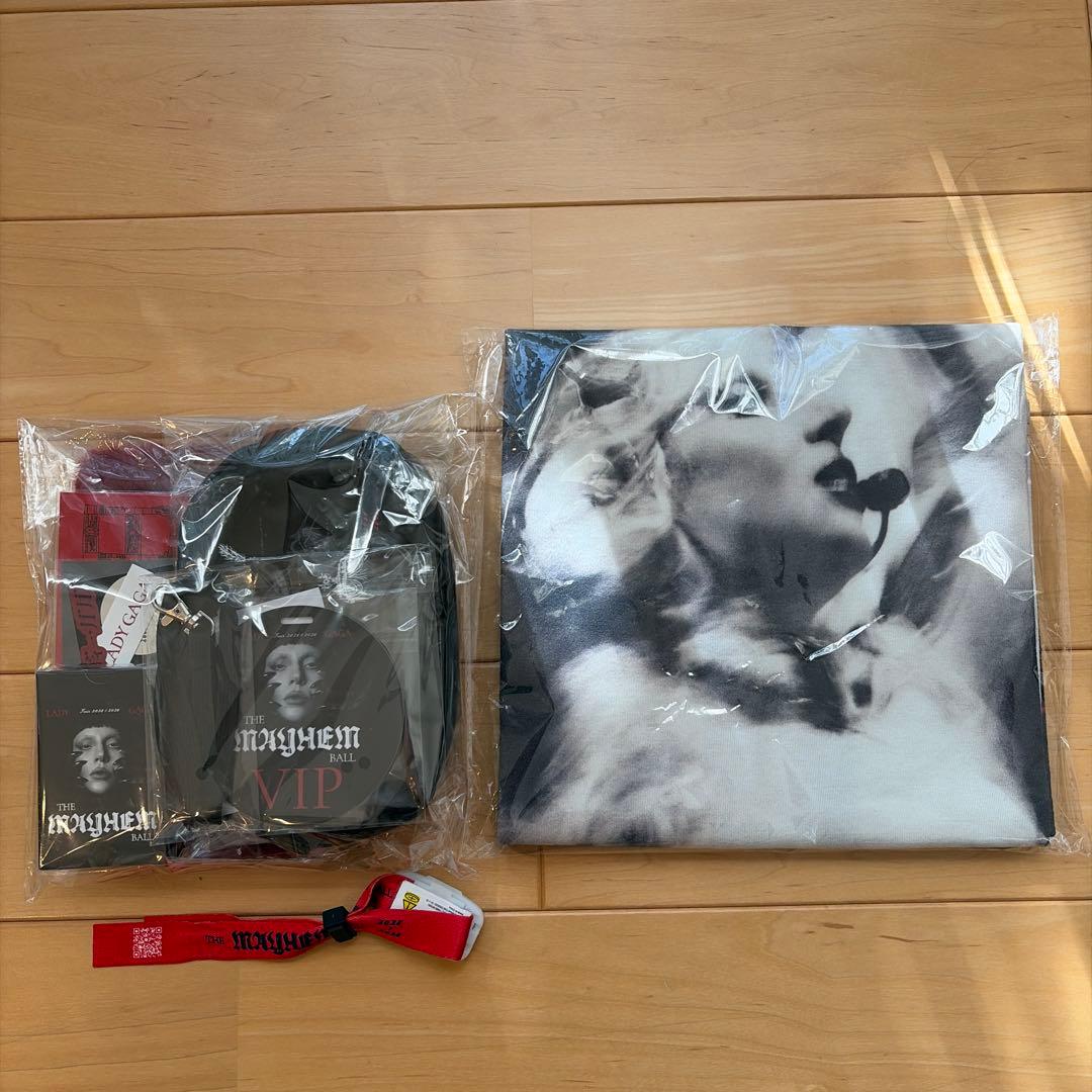 Lady Gaga The MAYHEM Ball VIP GOLD 限定グッズ - メルカリ