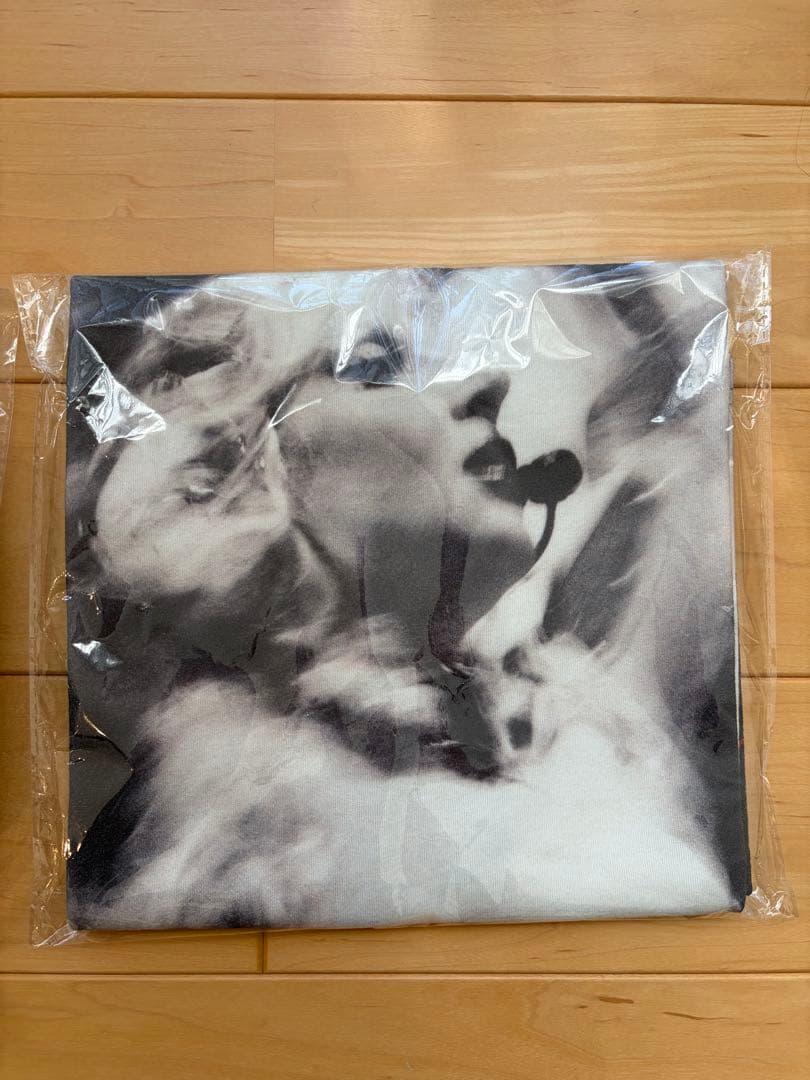 Lady Gaga The MAYHEM Ball VIP GOLD 限定グッズ - メルカリ