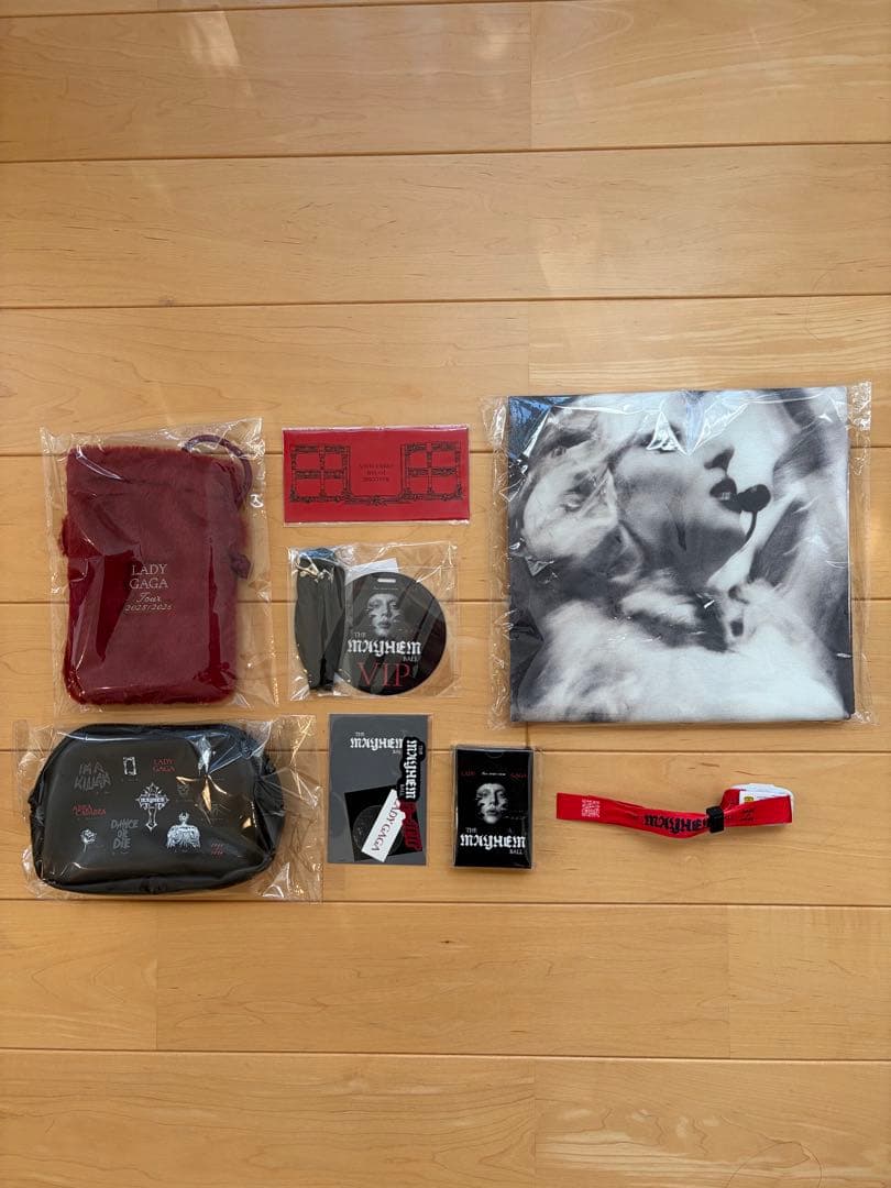 Lady Gaga The MAYHEM Ball VIP GOLD 限定グッズ - メルカリ