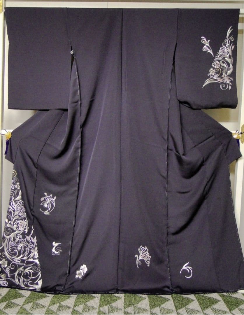 山口美術織物謹製・極細本手刺繍・四季花柄訪問着 濃い紫 袷 - メルカリ