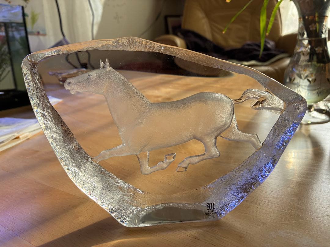 シ*ュ様 【スウェーデンのクリスタルオブジェ】Mats Jonasson作 馬モ スウェーデン製 Mats Jonasson 氷山にたたずむアザラシ リードガラス