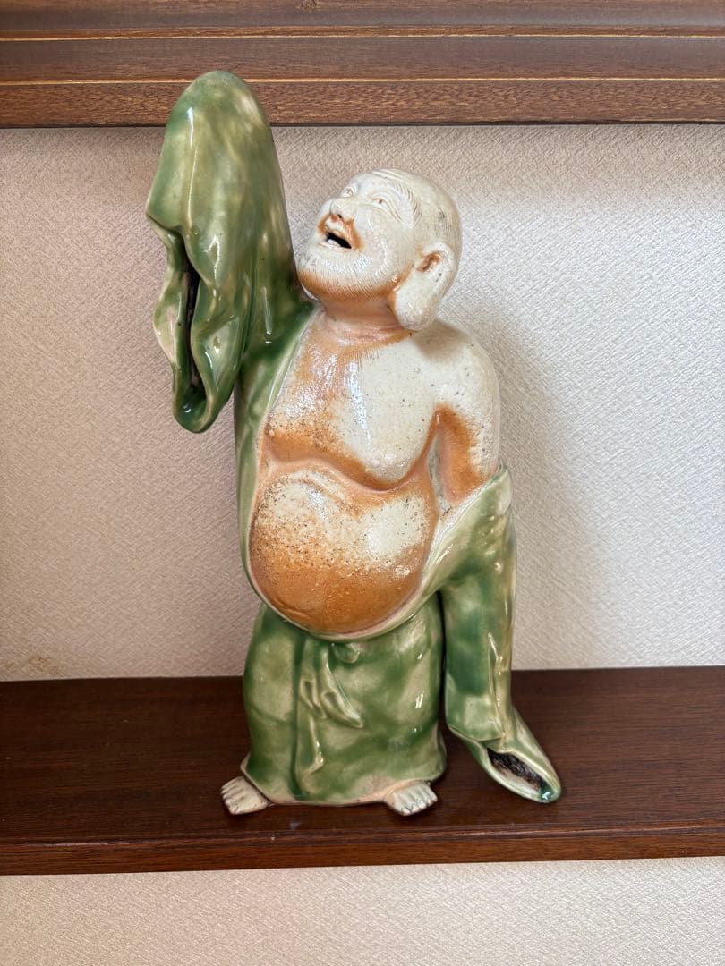 美品 掛け軸 国井柳甫作 金地 鷹に梅図 共箱 太巻き付 縁起物 厄除けの