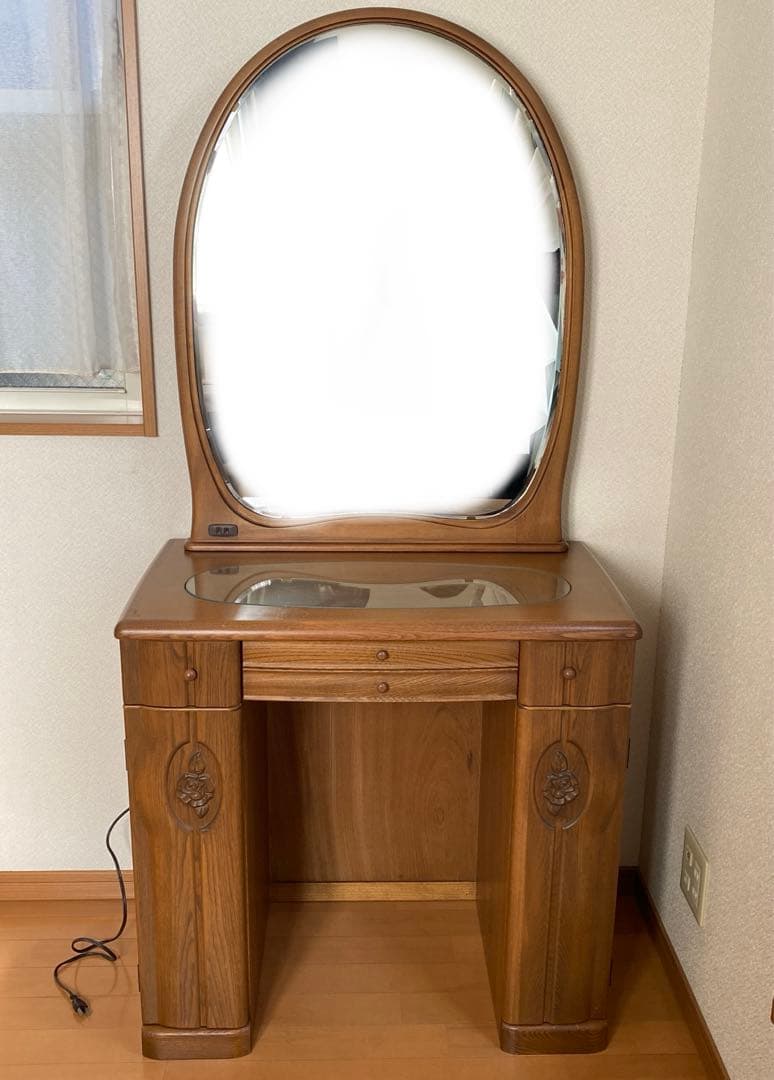ドレッサー　レトロ　婚礼 オシャレで使いやすいアンティークワゴンとドレッサー - 鏡台