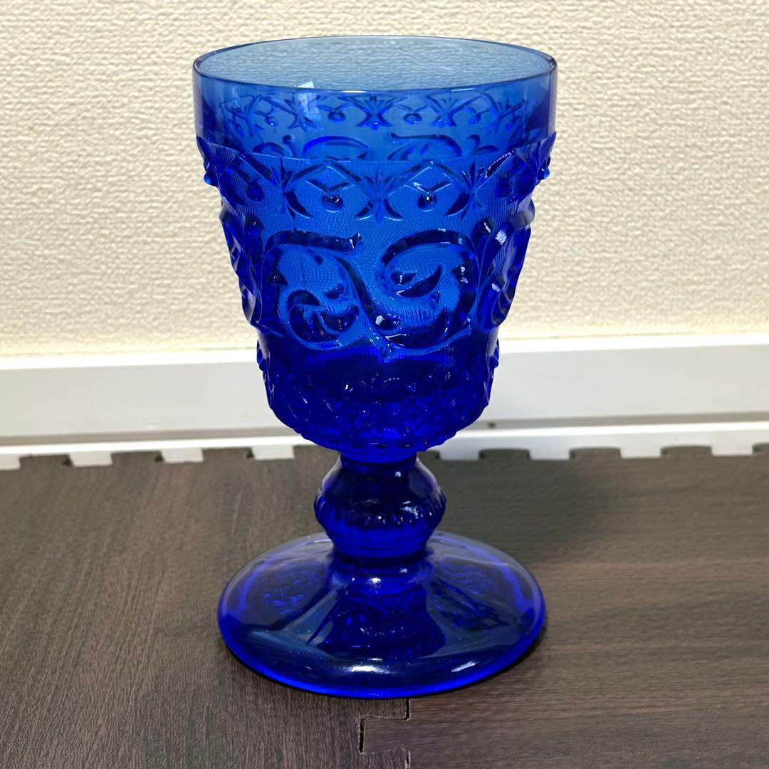 オールドバカラ アラベスク ワイングラス ブルークリスタル 豪華なオールドバカラ アラベスクの青いワイングラス中【1840年