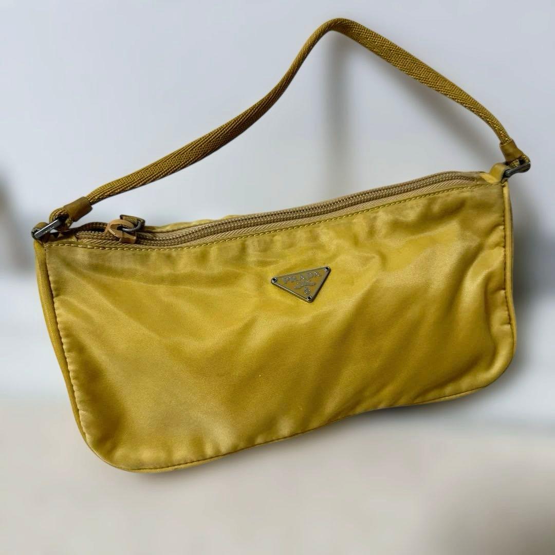 PRADA プラダ アクセサリーポーチ イエロー MV632 イエロー（黄色）系 PRADA(プラダ) ポーチ(レディース) - ブランド通販