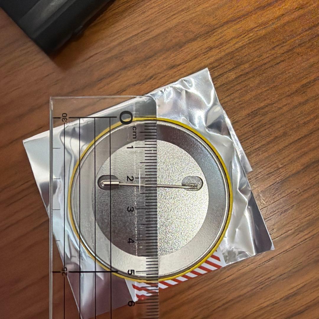 天 アカギ 缶バッジ 赤木しげる 墓場の画廊 27回忌 缶バッチ - メルカリ