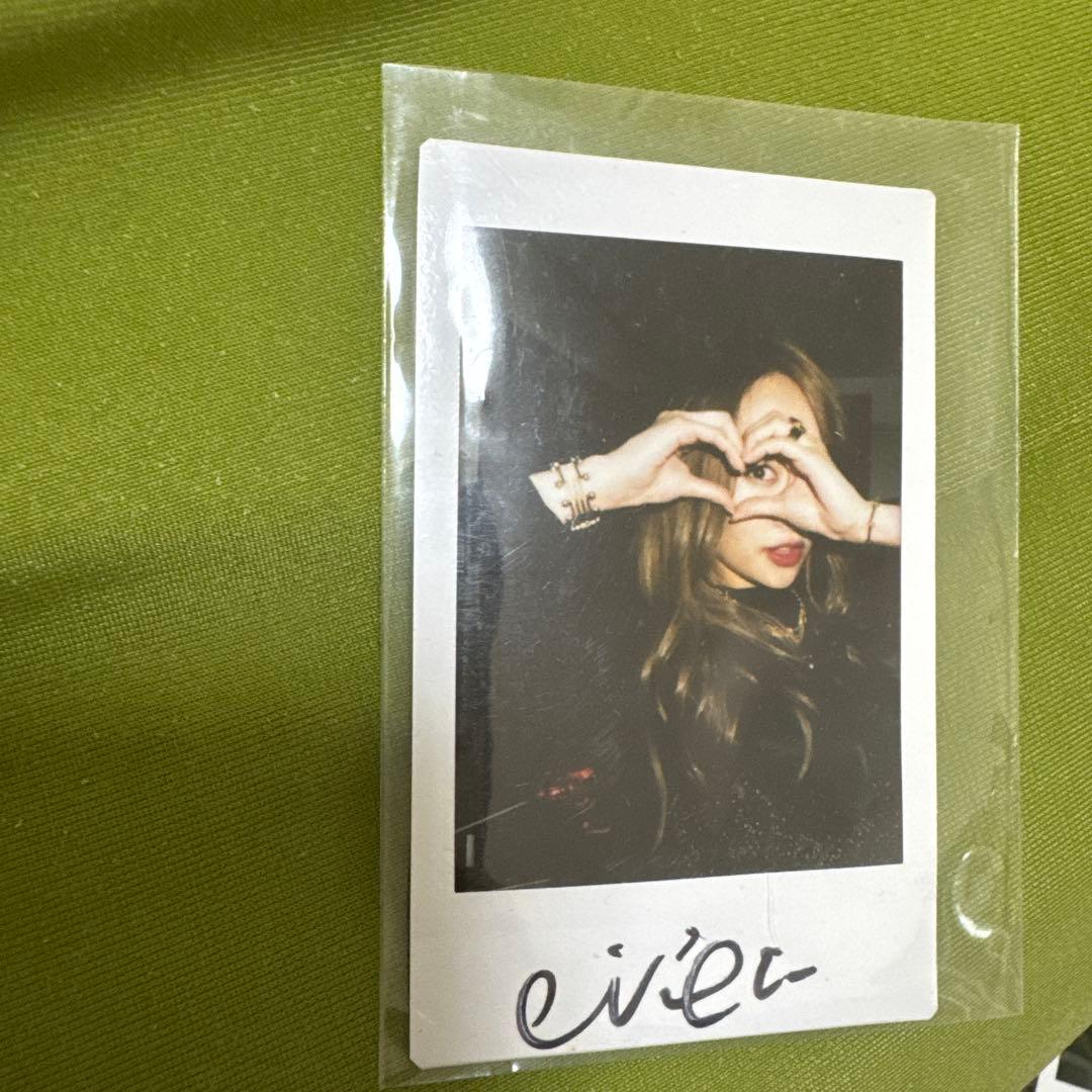 KARA ニコル サイン入りポラロイド写真 - メルカリ