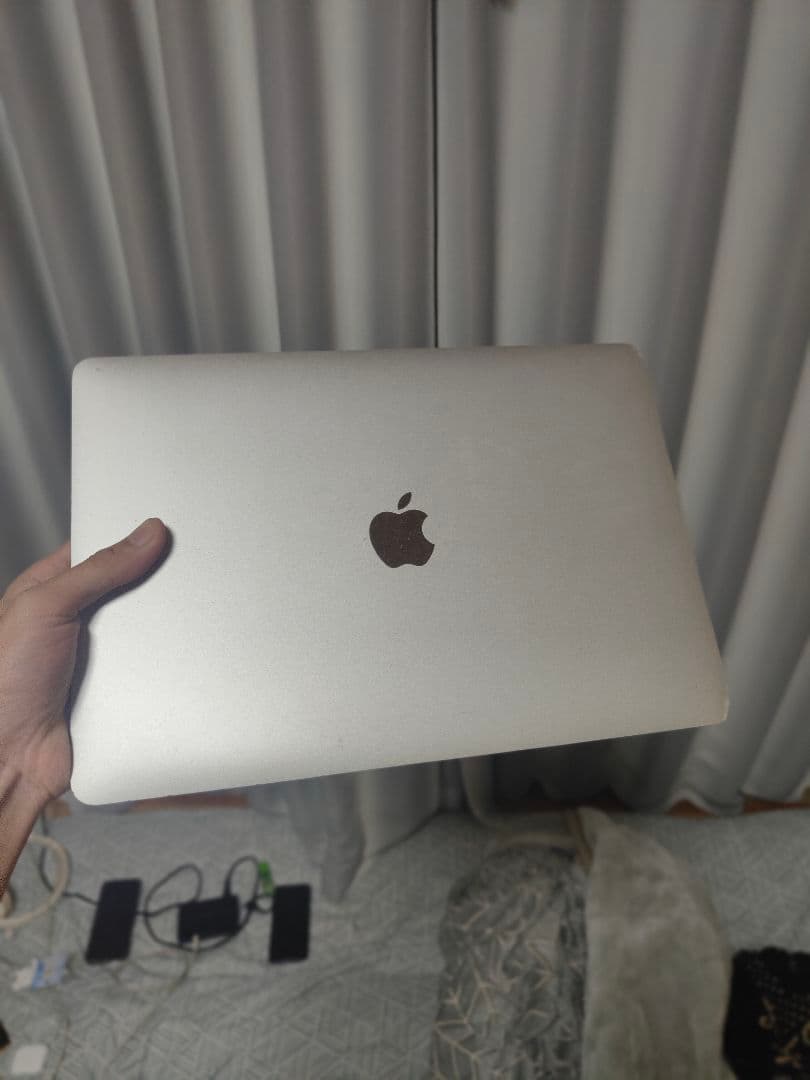 macbook pro 2018, 13 inchi(ジャンク)完全に壊れている - メルカリ