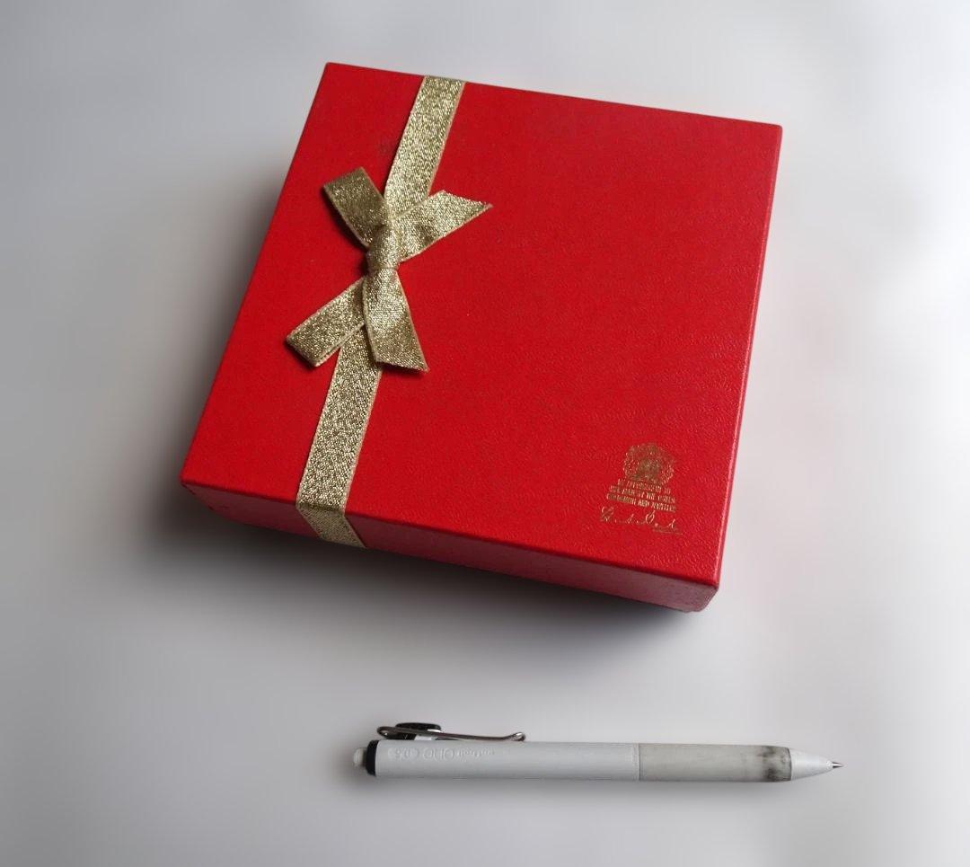 スチュワート・デヴィリン製作　銀のボンボン・ディッシュ 純銀のボンボンディッシュ | ロンドン発 アンティークシルバーと