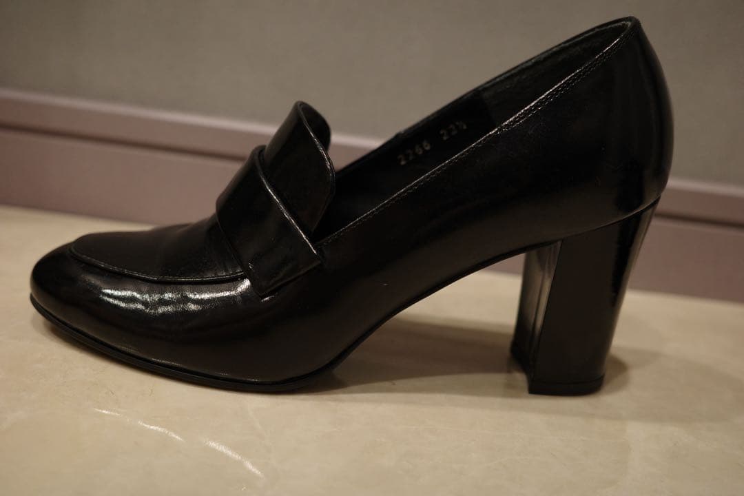 本革 エナメル ローファー ヒール 黒 ブラック 歩きやすい 万能 美品 ローファー レディース パンプス ヒール 黒 痛くない 学生 ブラック