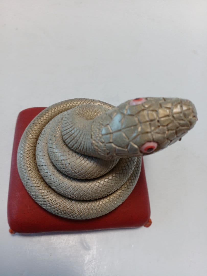 朝隈俊男さん　巳　蛇　サイン入り　高さ７センチ