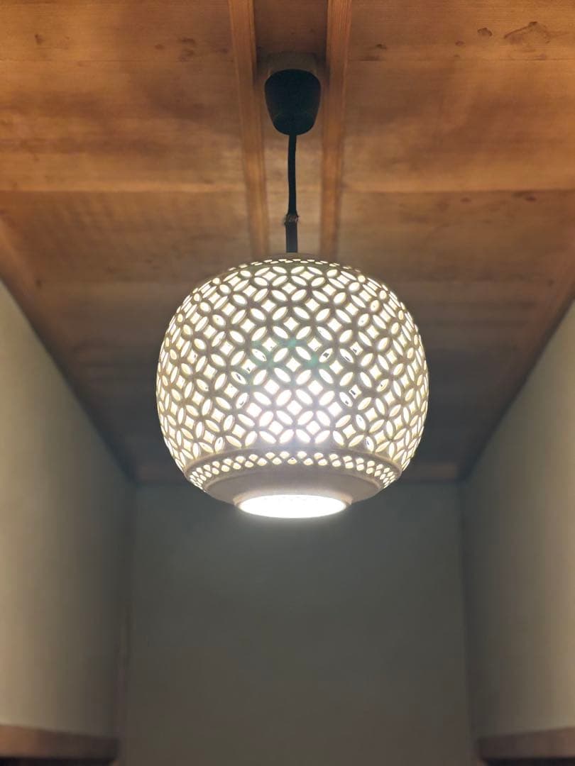 アンティーク調陶器ペンダントライト イタリアのおしゃれな照明器具、フェロールーチェの陶器のペンダント