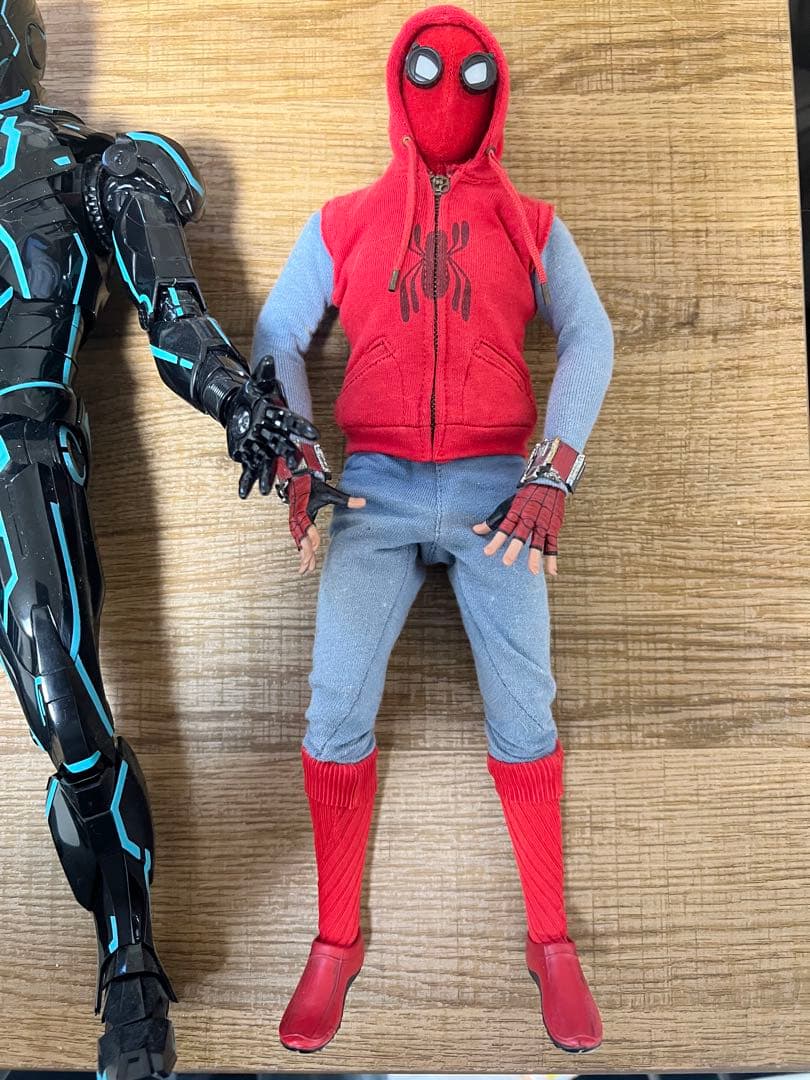 ホットトイズ 1/6 アイアンマン・マーク4 ネオンテック スパイダーマン