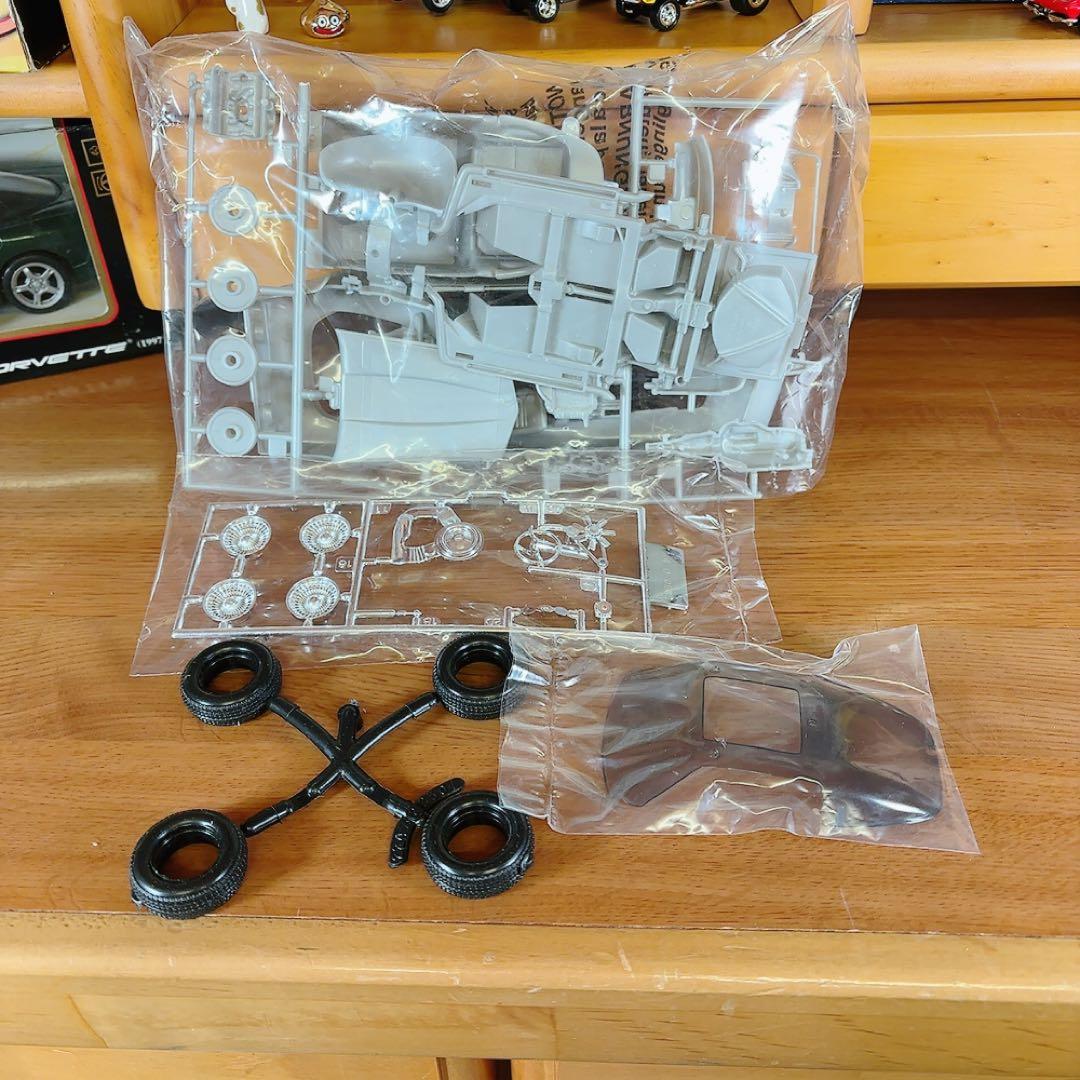 82 Corvette コレクター 1:24 Revell レーベル