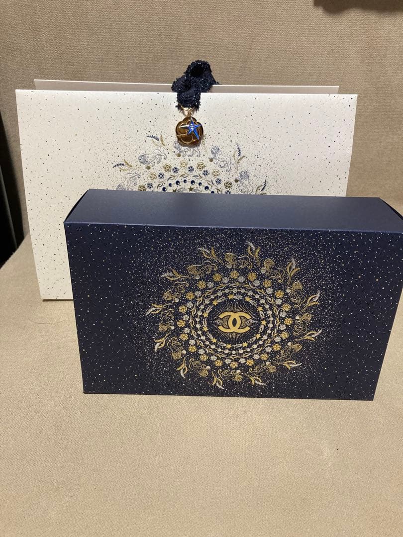 国内完売★シャネル限定ラッピング★リップアンドネイルケアセット　チャーム付 新品未使用 シャネル リップ アンド ネイル ケア セット 限定