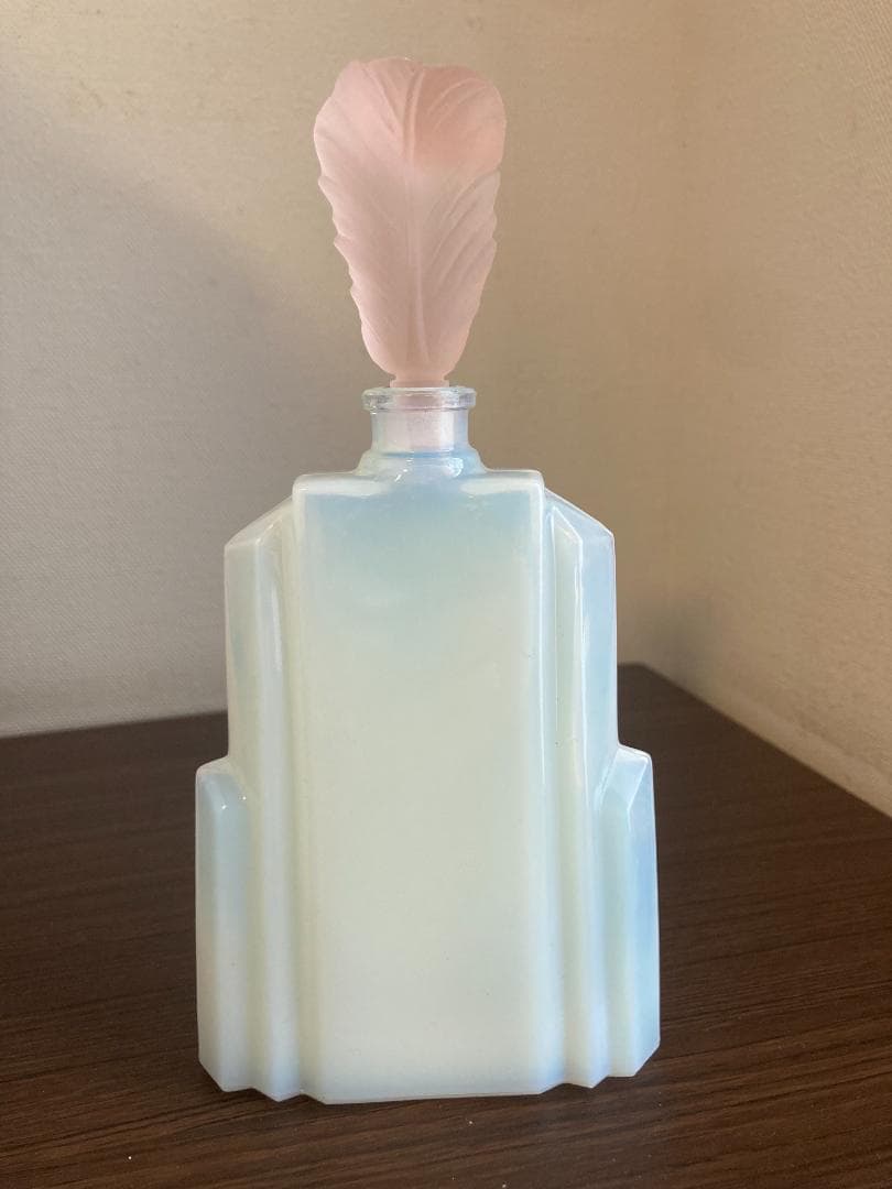 オパールセントガラス 香水瓶 パフュームボトル - メルカリ
