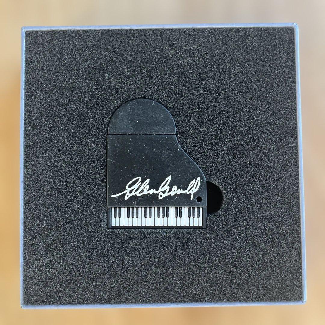 USBメモリ GLENN GOULD グレン・グールド REMASTERED - メルカリ