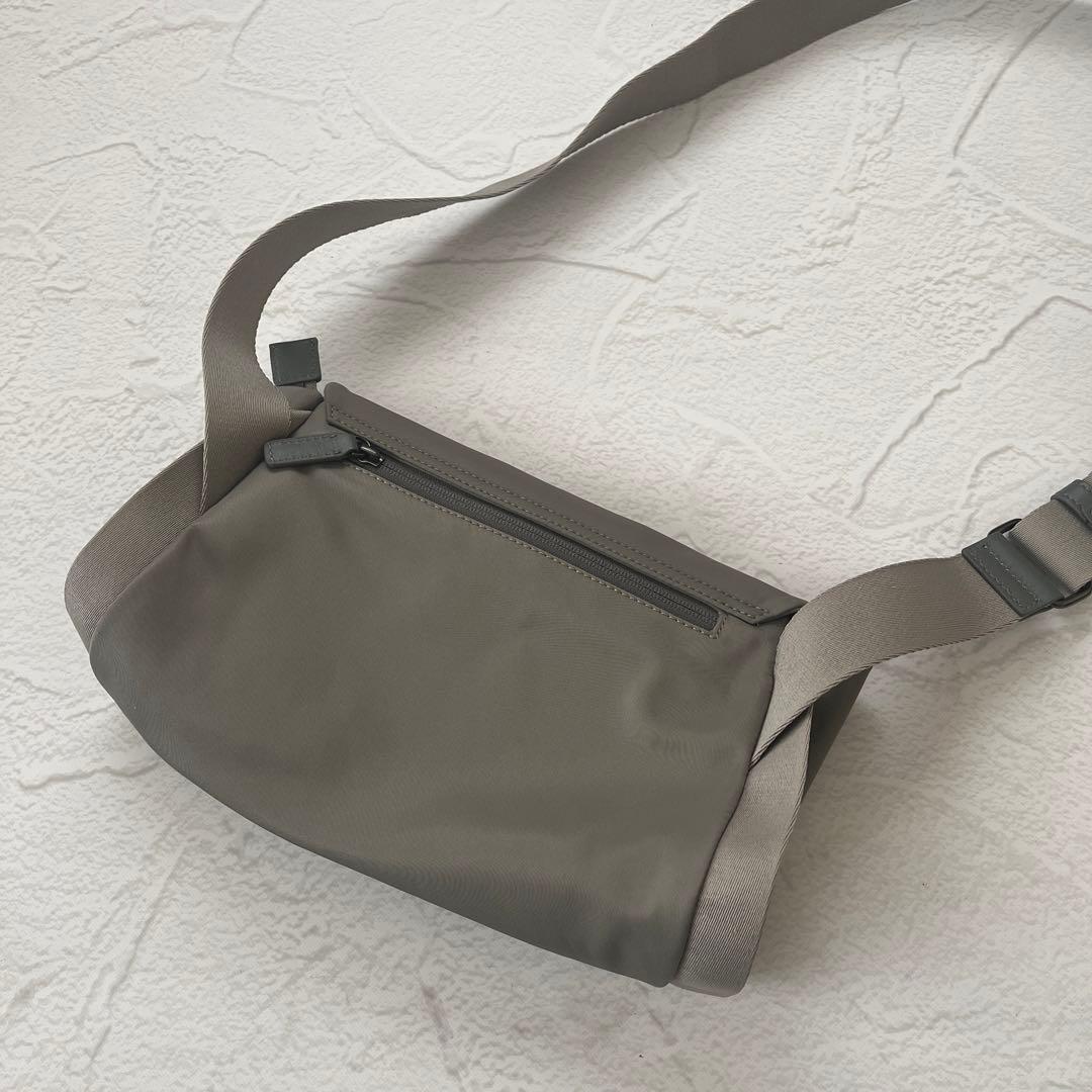 美品LAQUOH UTILITY MINIMAL クロスボディ ショルダーバッグ - メルカリ