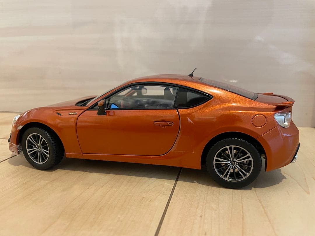 1/18 トヨタ86 オレンジメタリック 左ハンドル仕様 - メルカリ