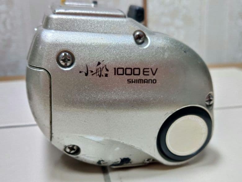 初売り最終】シマノ 電動リール3000H(破損有) &1000EV ＋竿置き - メルカリ