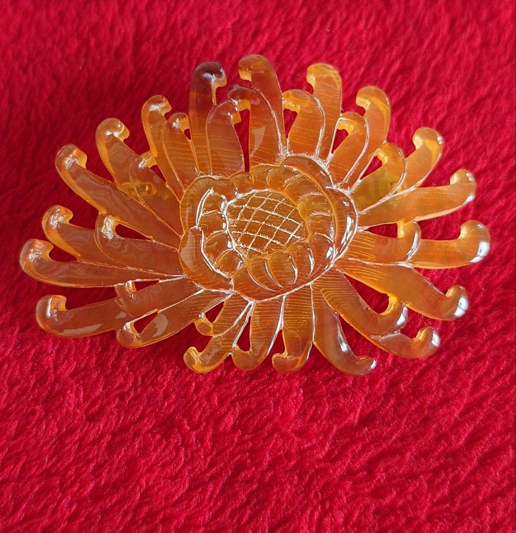 ヴィンテージ ブローチ 本鼈甲 彫刻 菊の花 モチーフ D32