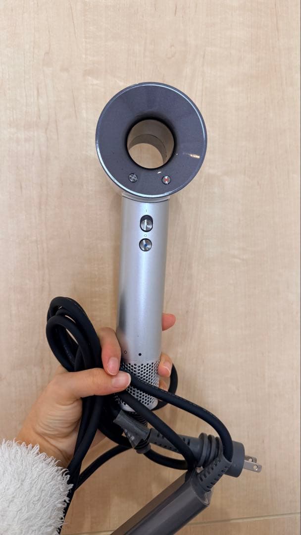 Dyson Supersonic ヘアドライヤー シルバー/ホワイト - メルカリ