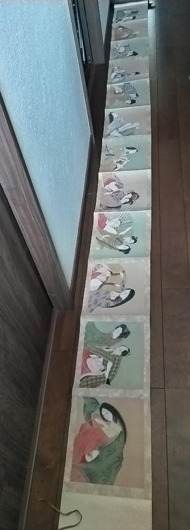 春画　十二画の巻物