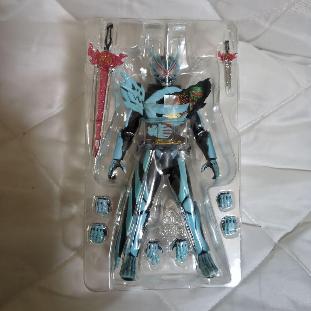 即購入可能　S.H.Figuarts 仮面ライダーセイバー プリミティブドラゴン