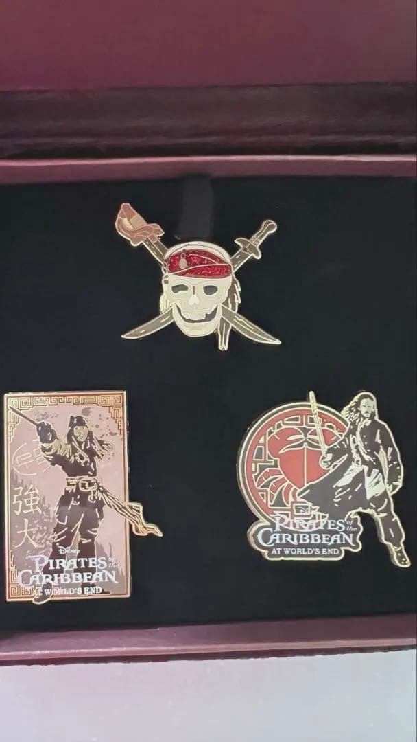【500個限定】　ディズニー　パイレーツオブカリビアン　ピンバッジセット 箱付き 500個限定】 ディズニー パイレーツオブカリビアン ピンバッジセット