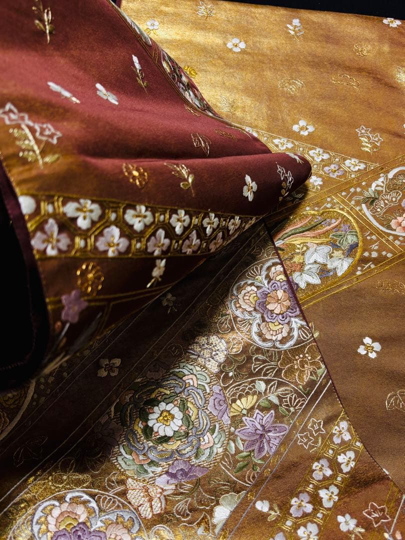 未使用品】袋帯 細かな蘇州刺繍 宝相華 六通金紫ピンク 角度で色変化