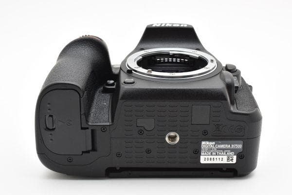 【ほぼ新品】ニコン Nikon D7500 ボディ 《ショット数1126回》