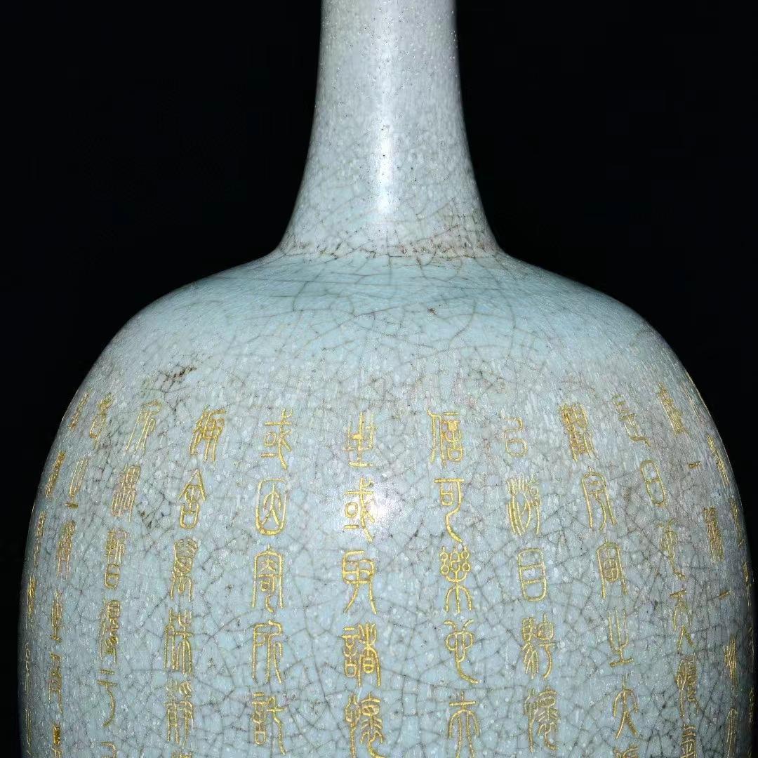 中国古美術・旧蔵の磁器、弦模様が嵌め込まれた長颈瓶・17x43cm・置物