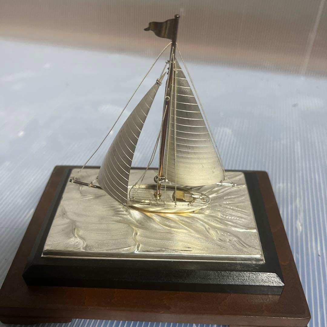 銀製品 ヨット 航海船 帆船 ガラスケース付き 縁起物 工芸品 置物