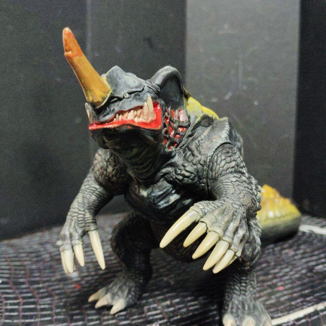 ウルトラ怪獣DXシンネロンガ.シンガボラ（ムービーモンスター） - メルカリ