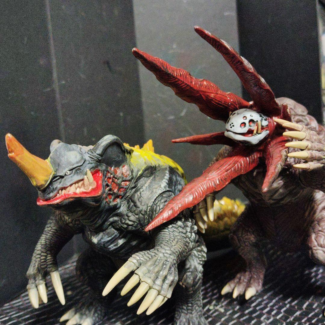 ウルトラ怪獣DXシンネロンガ.シンガボラ（ムービーモンスター） - メルカリ