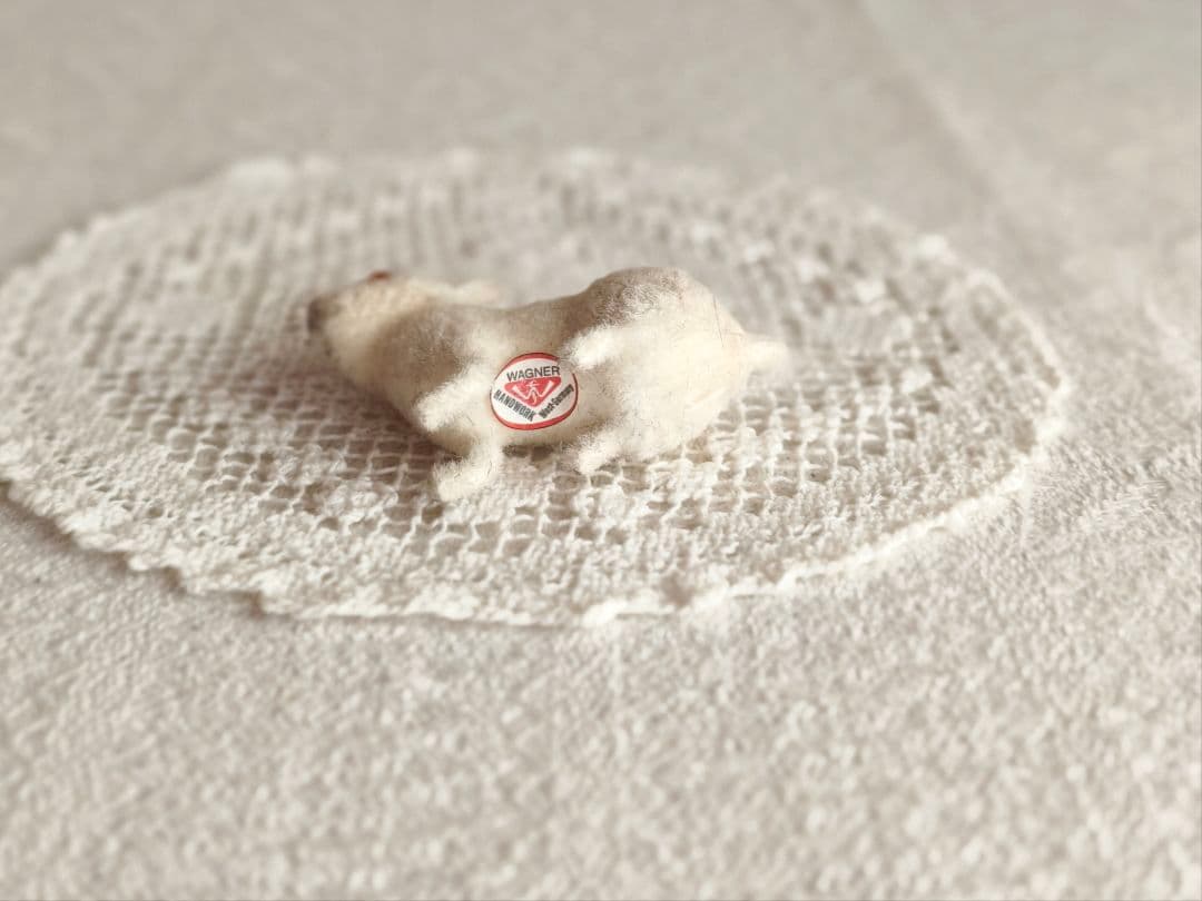 vintage figure ୨୧ * 真っ白な 可愛い ウサちゃん - メルカリ