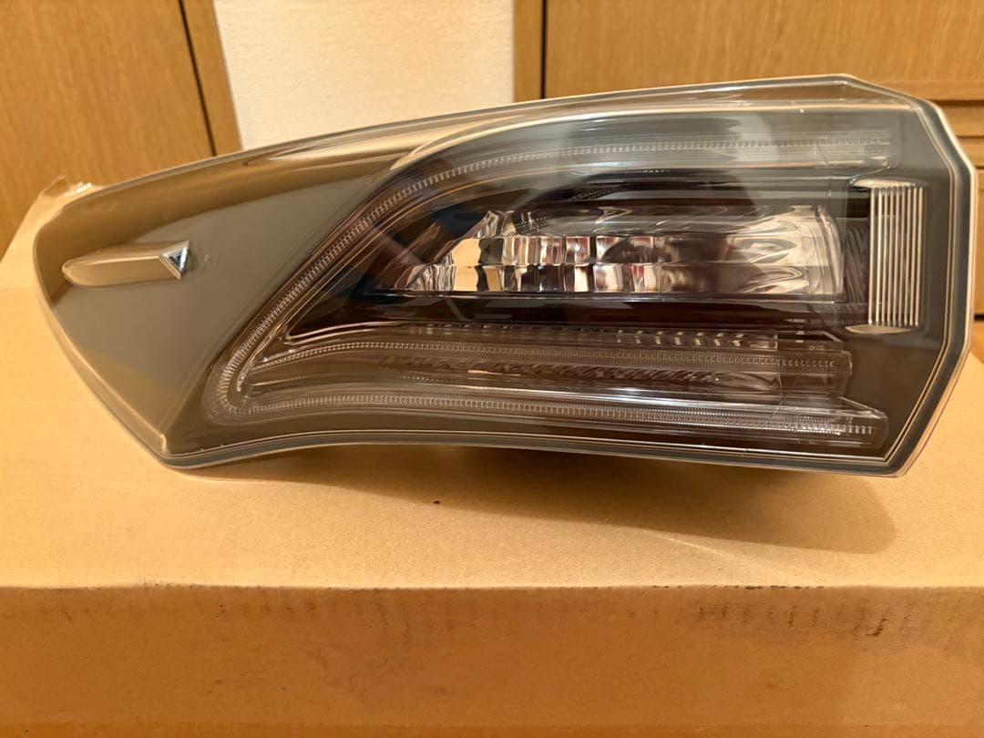 60ハリアー 左外側テールランプ トヨタ純正 Yahoo!オークション -「ハリアー 60 純正」(テールライト) (トヨタ用