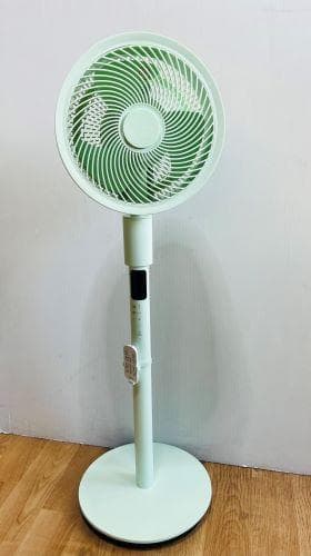 Ｊ【中古品】カキク スタンド型サーキュレーター 音声操作付き 3Dサーキュレーター kakiku カキク 扇風機 空気清浄 音声操作 リモコン