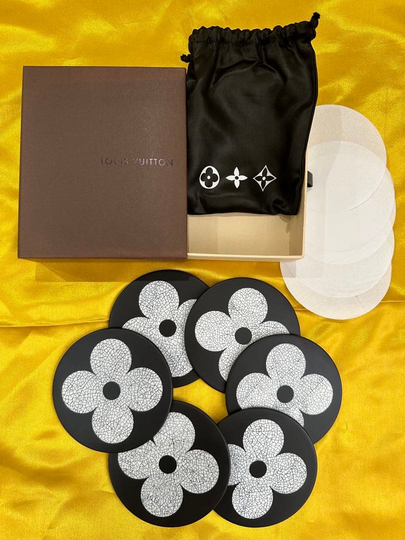 入手困難　新品　LOUIS VUITTON ルイヴィトン 漆と卵殻のコースター 入手困難 新品 LOUIS VUITTON ルイヴィトン 漆と卵殻のコースター 入手