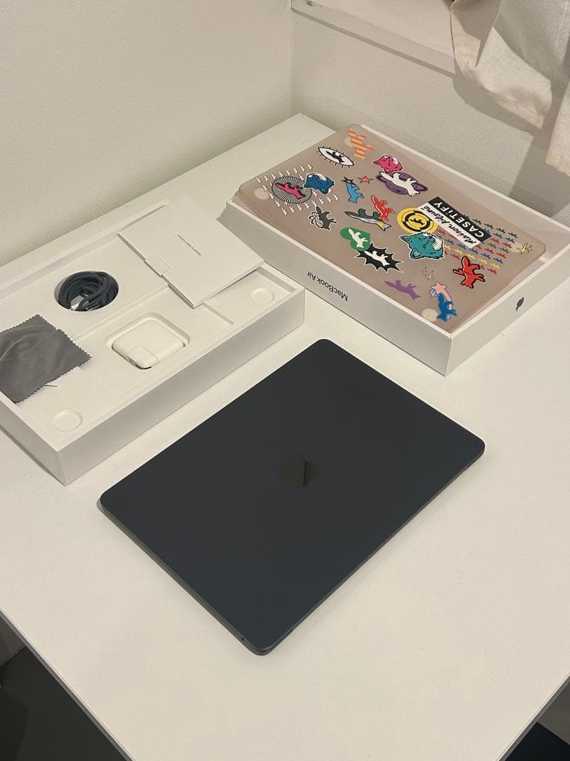 【即発送】MacBook Air M2 2022 8GB/256GB 13.6 Amazon.co.jp: 【整備済み品】 Apple MacBook Air M2 2022 (13インチ