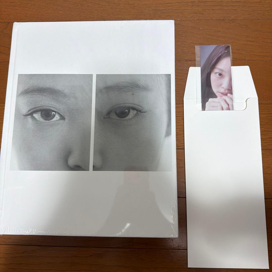 JENNIE 写真展POP UP photo book シール付き - メルカリ